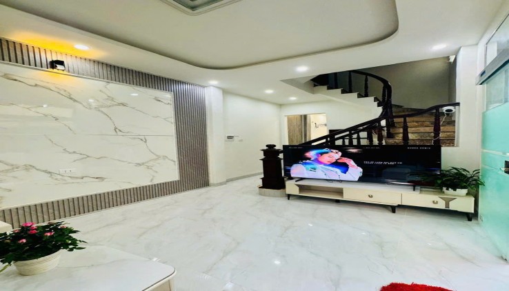 Cho thuê nhà nguyên căn Phố Bùi Xương Trạch, 5 tầng, 33m2, 7 ngủ, 14 Triệu vào ngay
